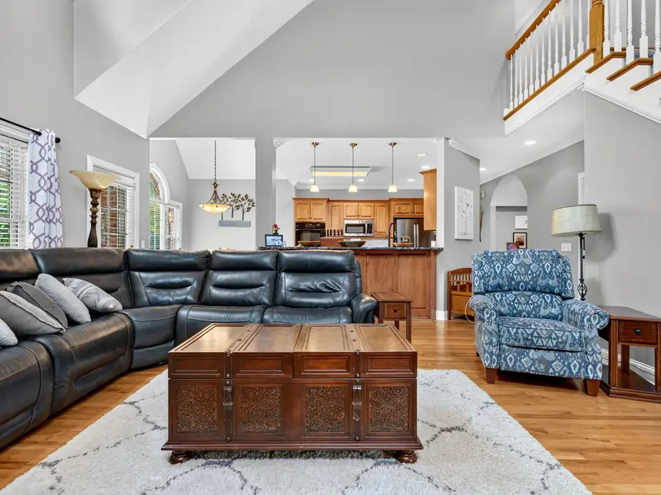 285 Page Dr living room