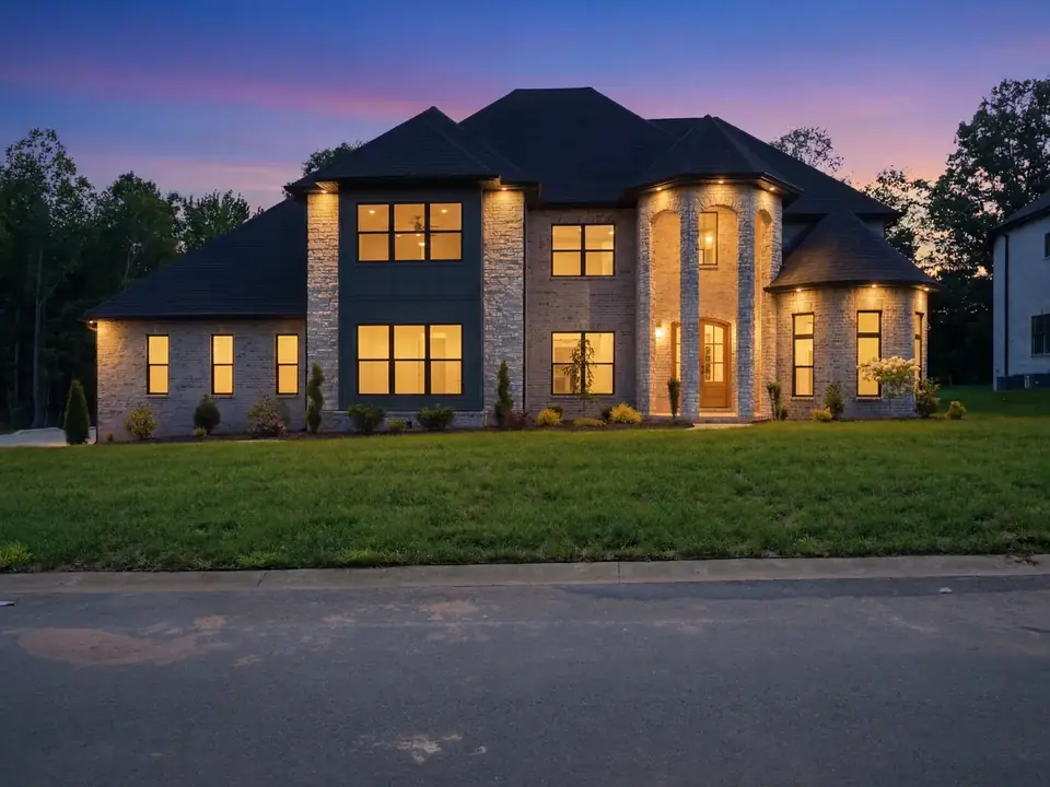 4009 Sadie Grace Wy at twilight