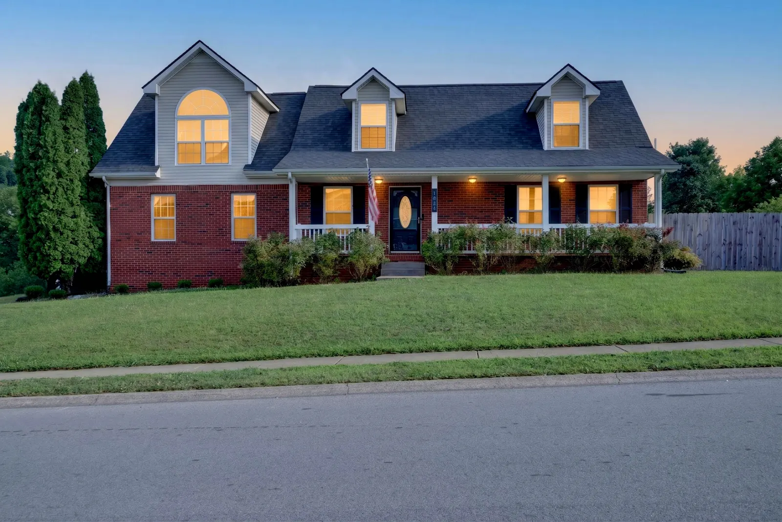 2824 Sharpie Dr exterior — twilight